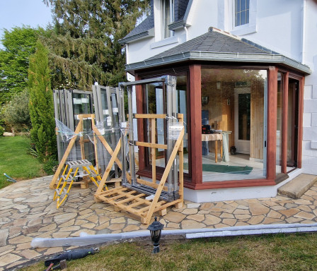 Rénovation de véranda : ancienne structure en bois et dépose des menuiseries